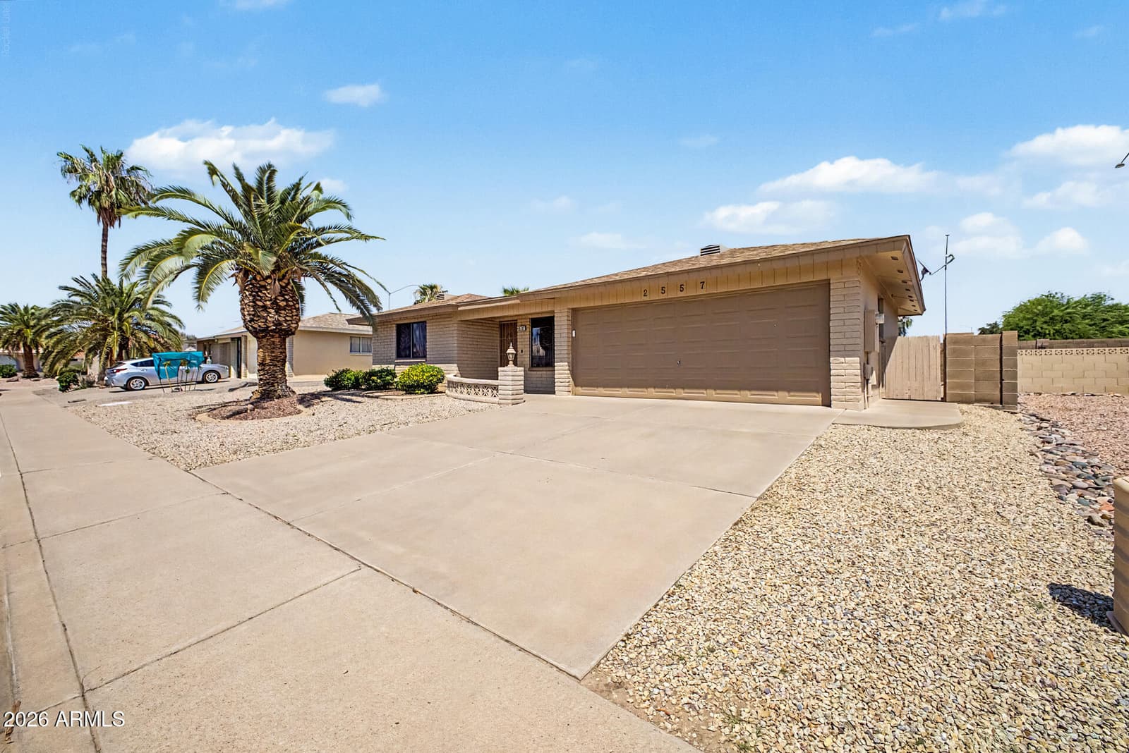 2557 S ZINNIA, Mesa, AZ 85209 — photo 6 of 90
