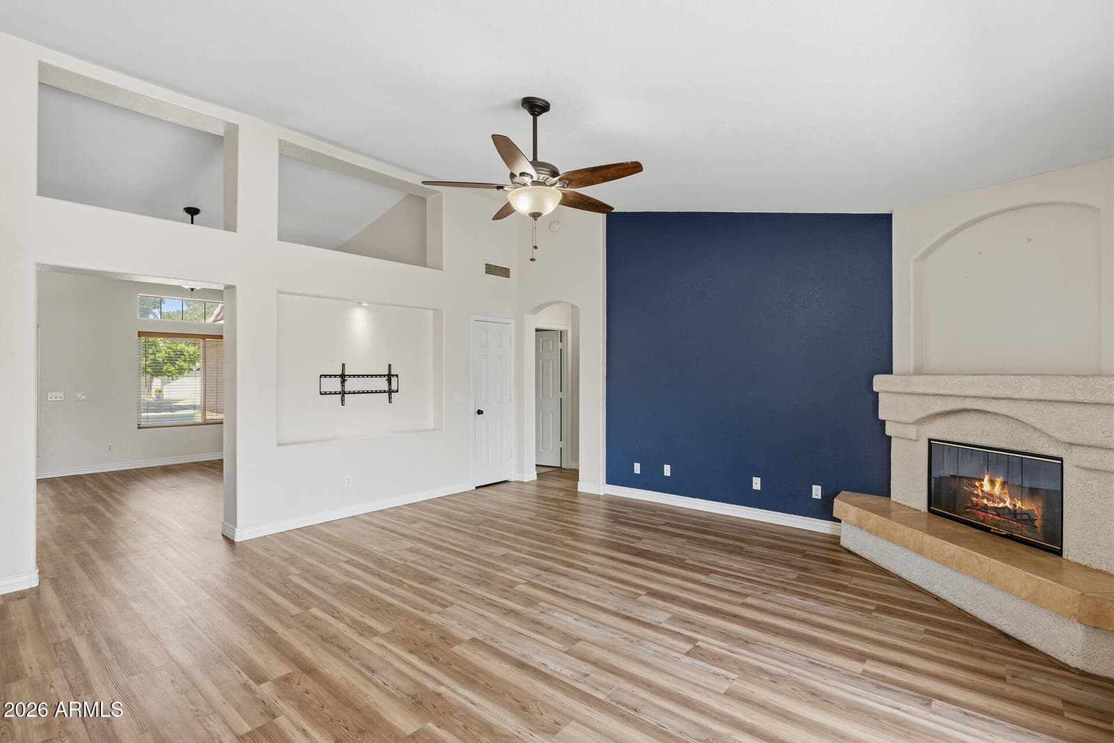325 S GOLDEN KEY Drive, Gilbert, AZ 85233 — photo 10 of 32