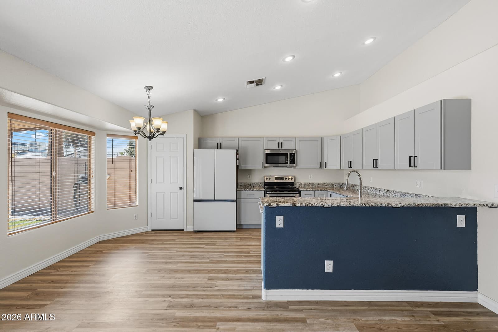 325 S GOLDEN KEY Drive, Gilbert, AZ 85233 — photo 11 of 32