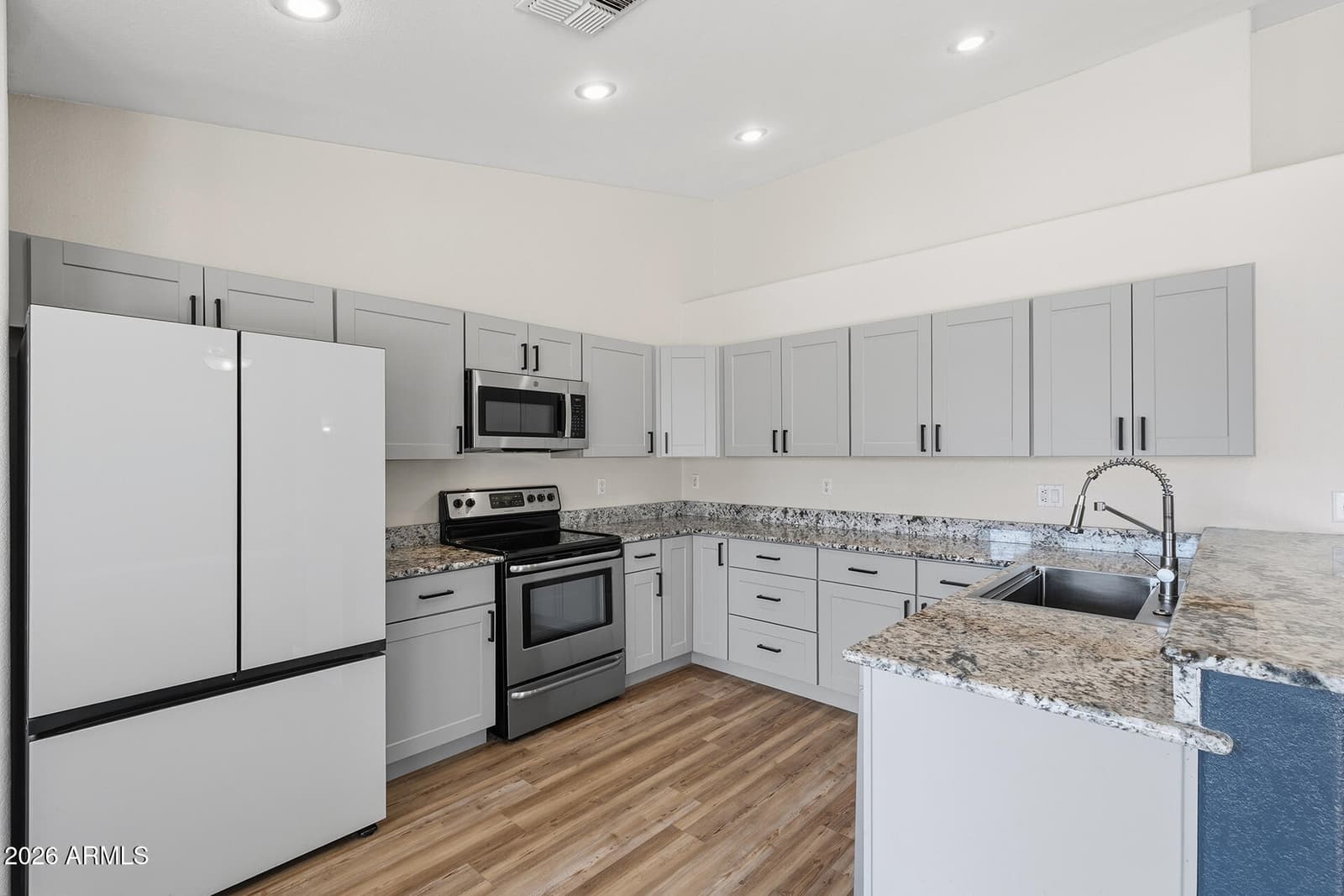325 S GOLDEN KEY Drive, Gilbert, AZ 85233 — photo 13 of 32
