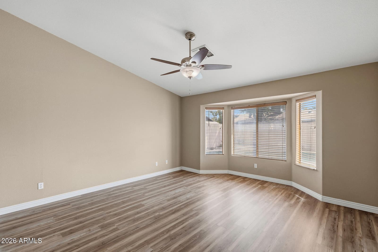 325 S GOLDEN KEY Drive, Gilbert, AZ 85233 — photo 17 of 32