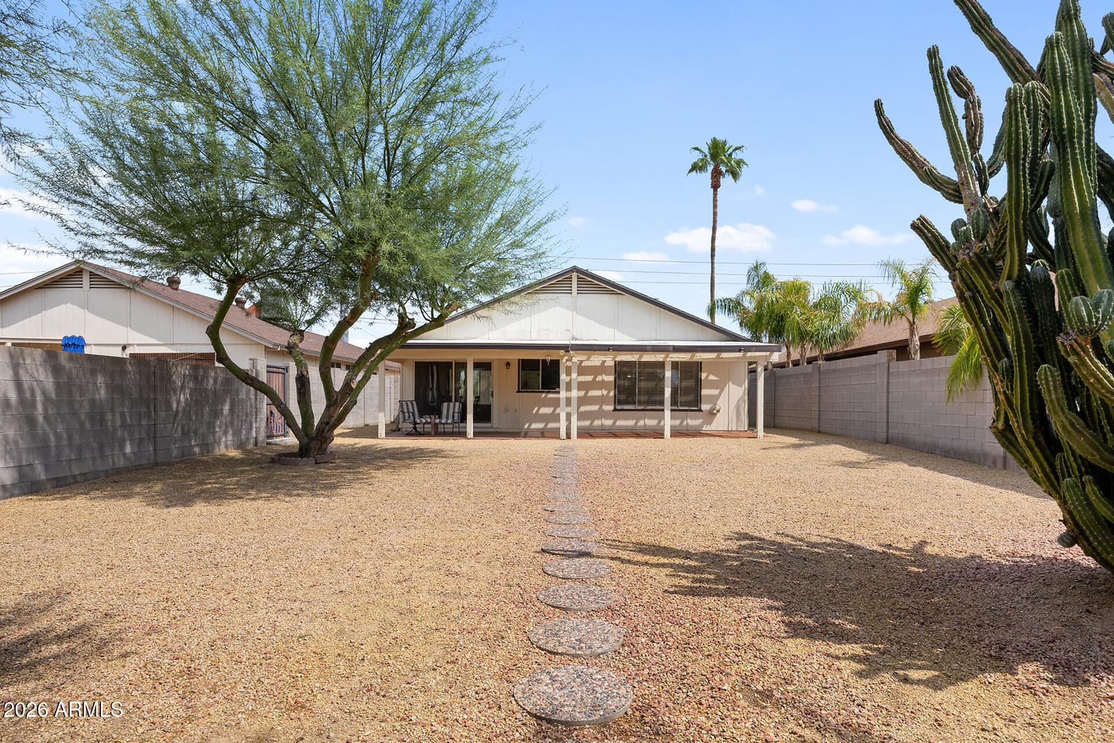 2111 E PARADISE Lane, Phoenix, AZ 85022 — photo 5 of 38