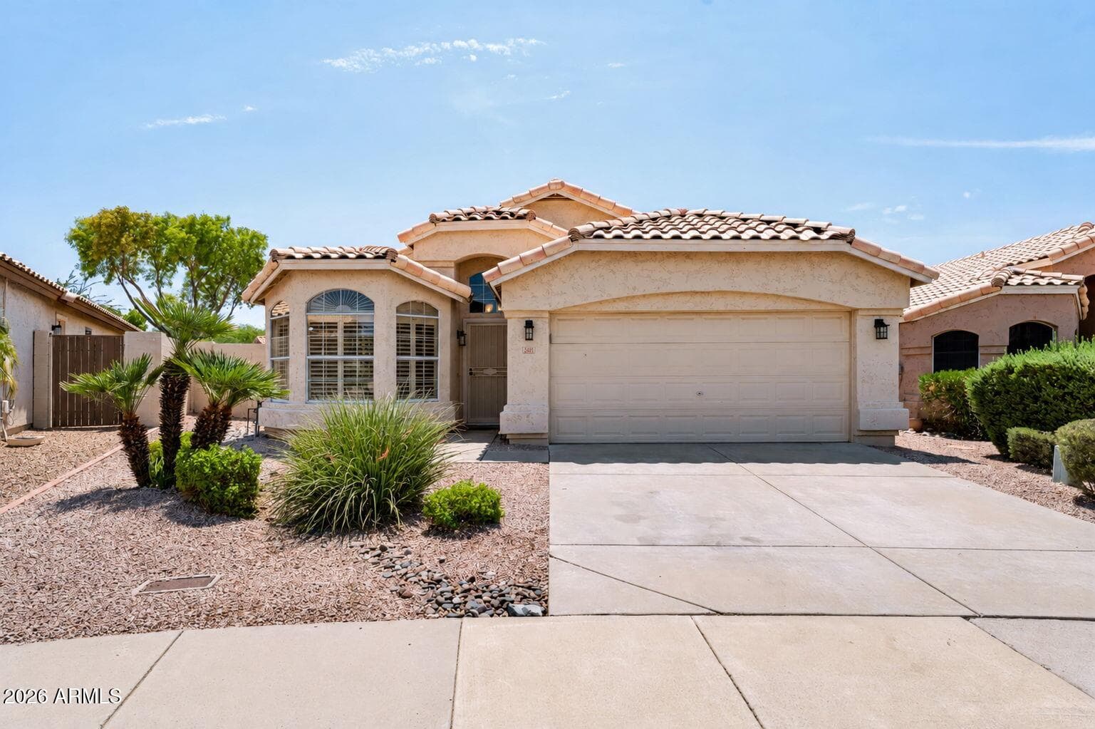 2243 E ROBIN Lane, Phoenix, AZ 85024 — photo 1 of 40