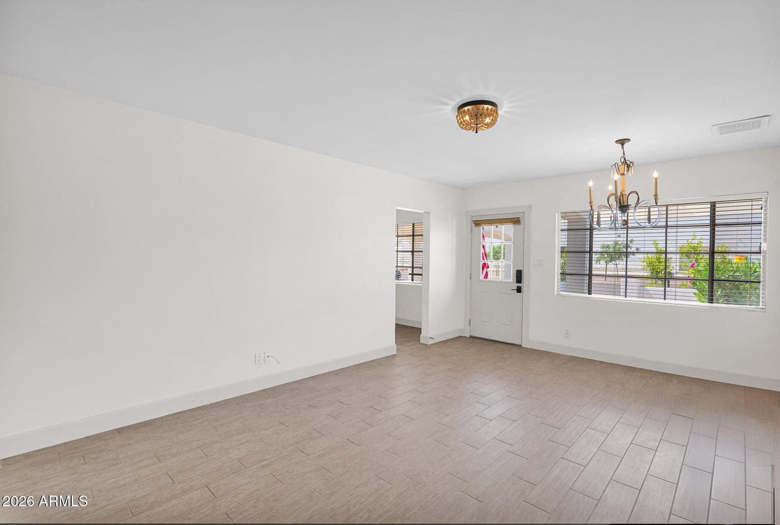 5513 E EARLL Drive, Phoenix, AZ 85018 — photo 8 of 35
