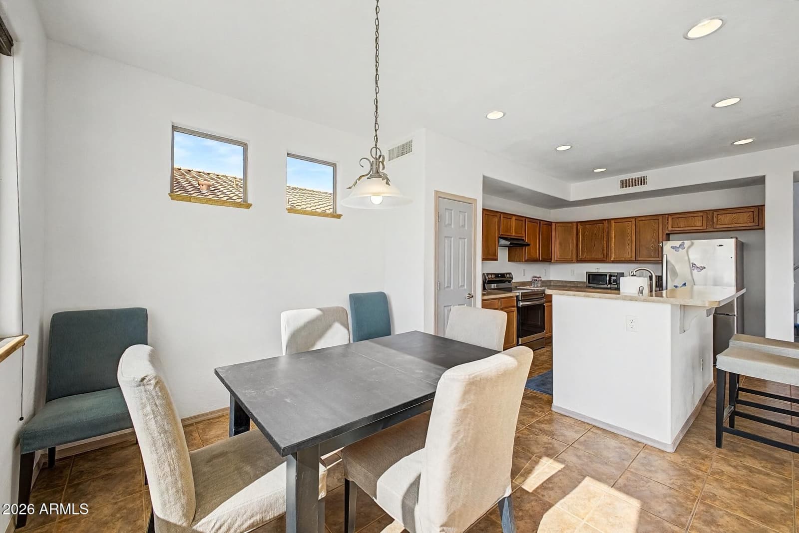8218 S 23RD Place, Phoenix, AZ 85042 — photo 10 of 37
