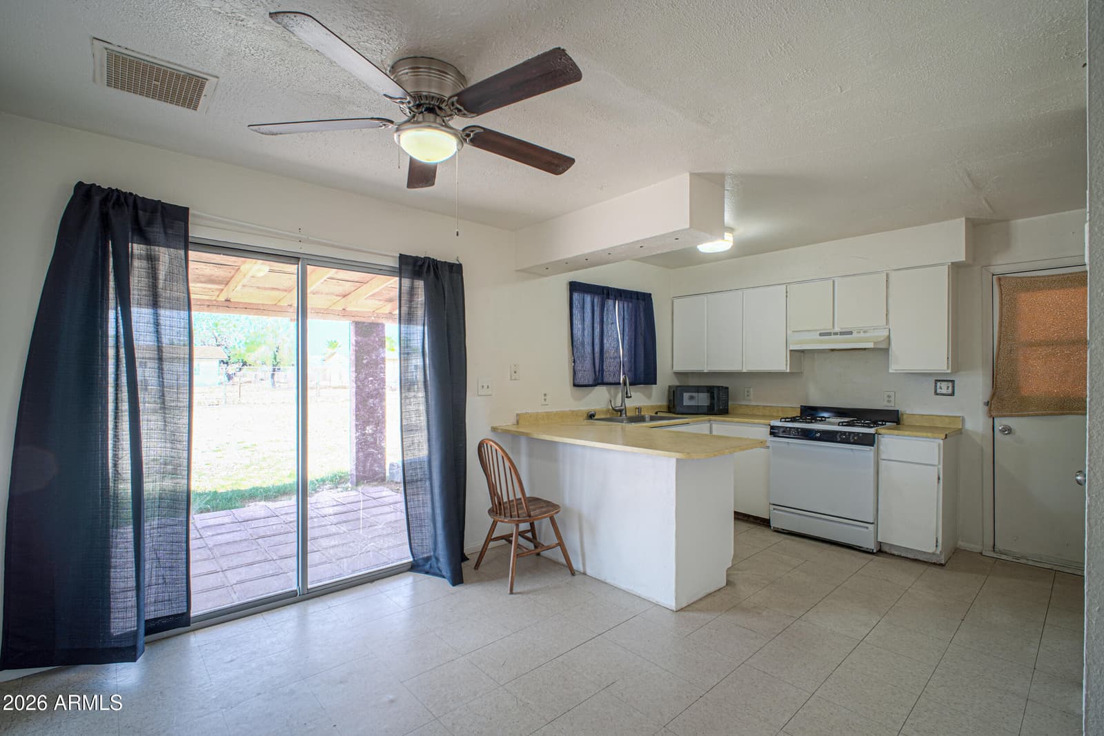 10532 N ARAPAHO Drive, Casa Grande, AZ 85122 — photo 11 of 31