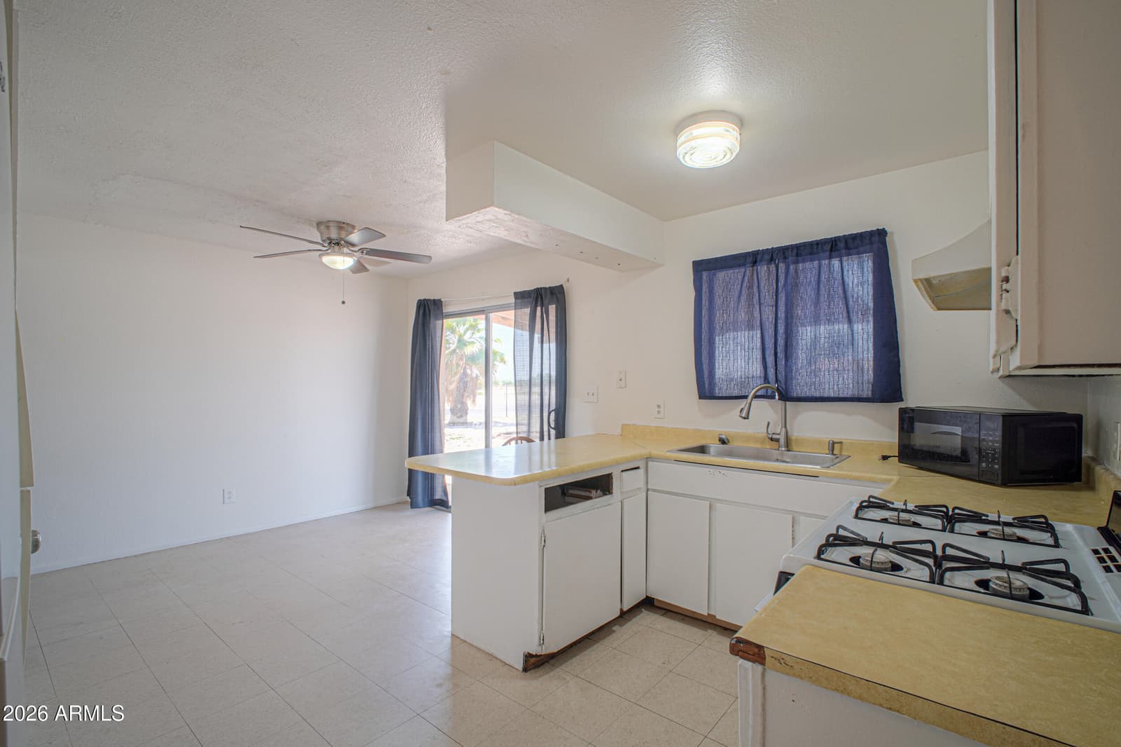 10532 N ARAPAHO Drive, Casa Grande, AZ 85122 — photo 14 of 31