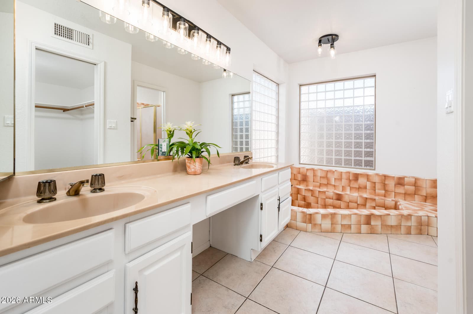 11847 N BANCROFT Drive, Phoenix, AZ 85028 — photo 15 of 33