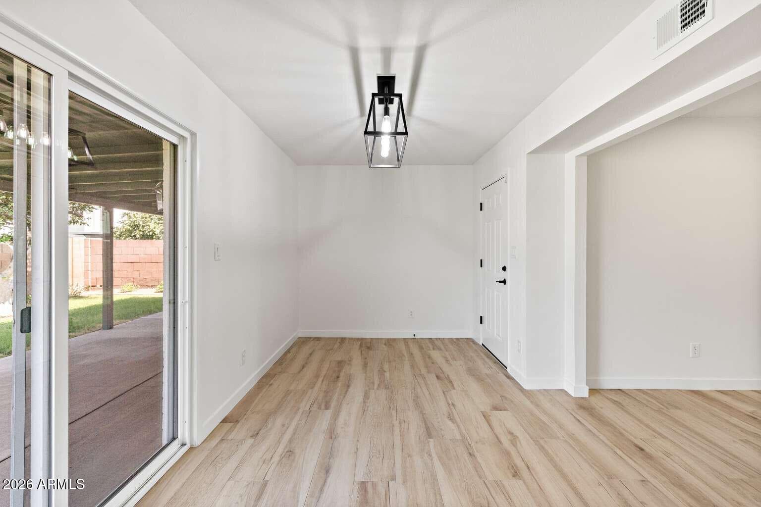 7608 N 18TH Avenue, Phoenix, AZ 85021 — photo 5 of 49