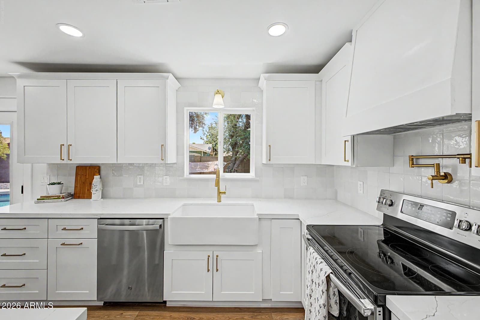 2425 E INVERNESS Avenue, Mesa, AZ 85204 — photo 3 of 29