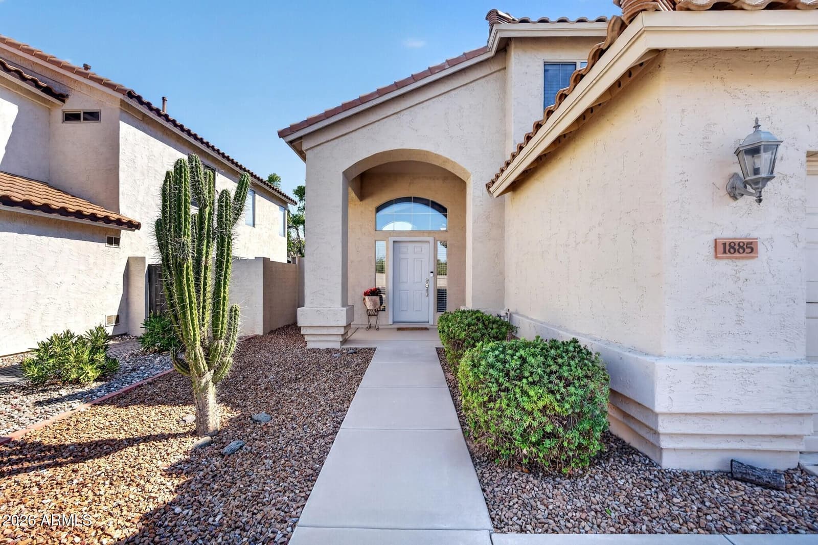 1885 W RAVEN Drive, Chandler, AZ 85286 — photo 4 of 34