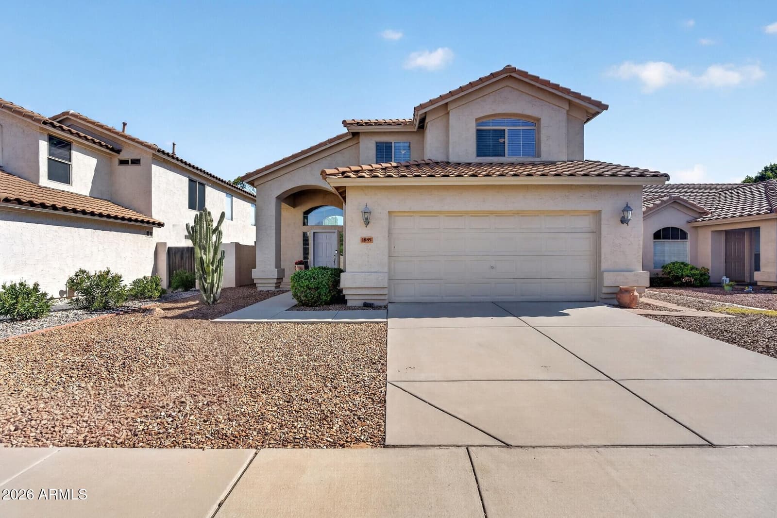 1885 W RAVEN Drive, Chandler, AZ 85286 — photo 1 of 34