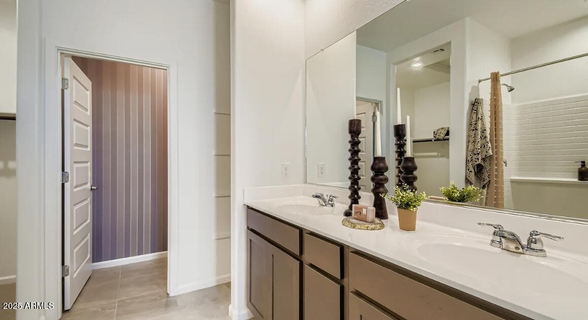 9813 W WELDON Avenue, Phoenix, AZ 85037 — photo 10 of 18