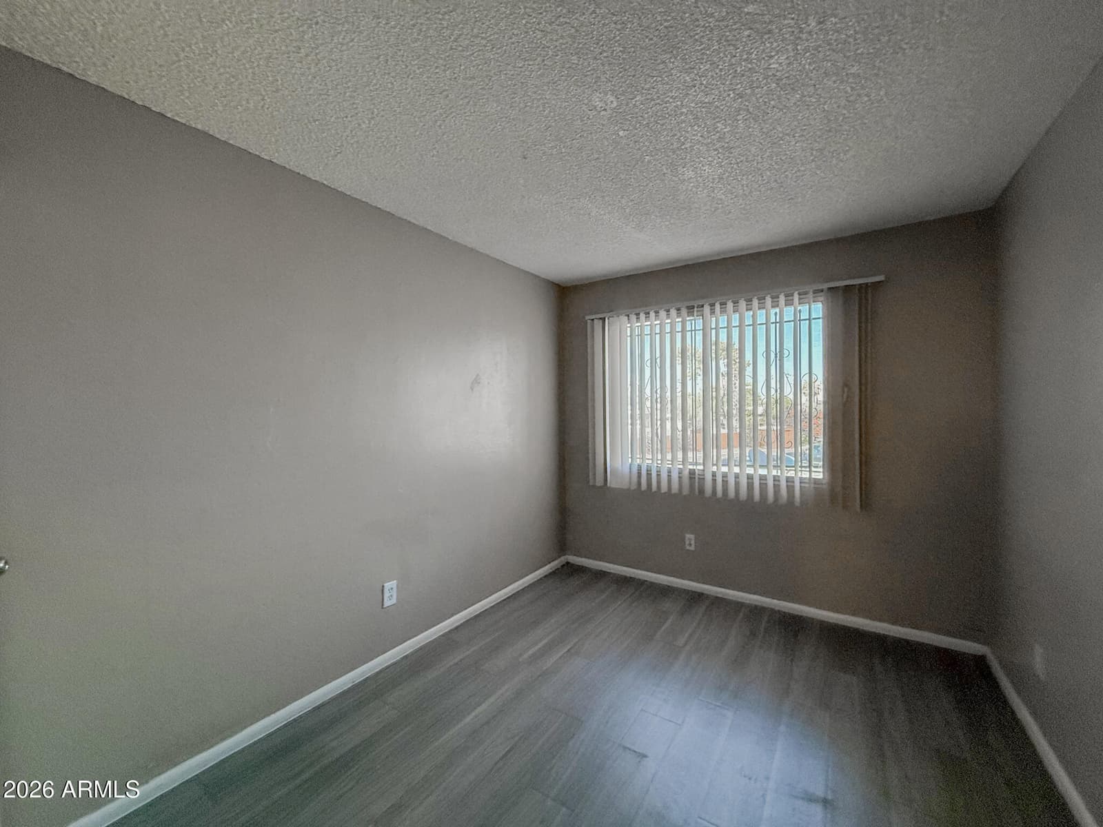 3955 W WONDERVIEW Road, Phoenix, AZ 85019 — photo 11 of 24