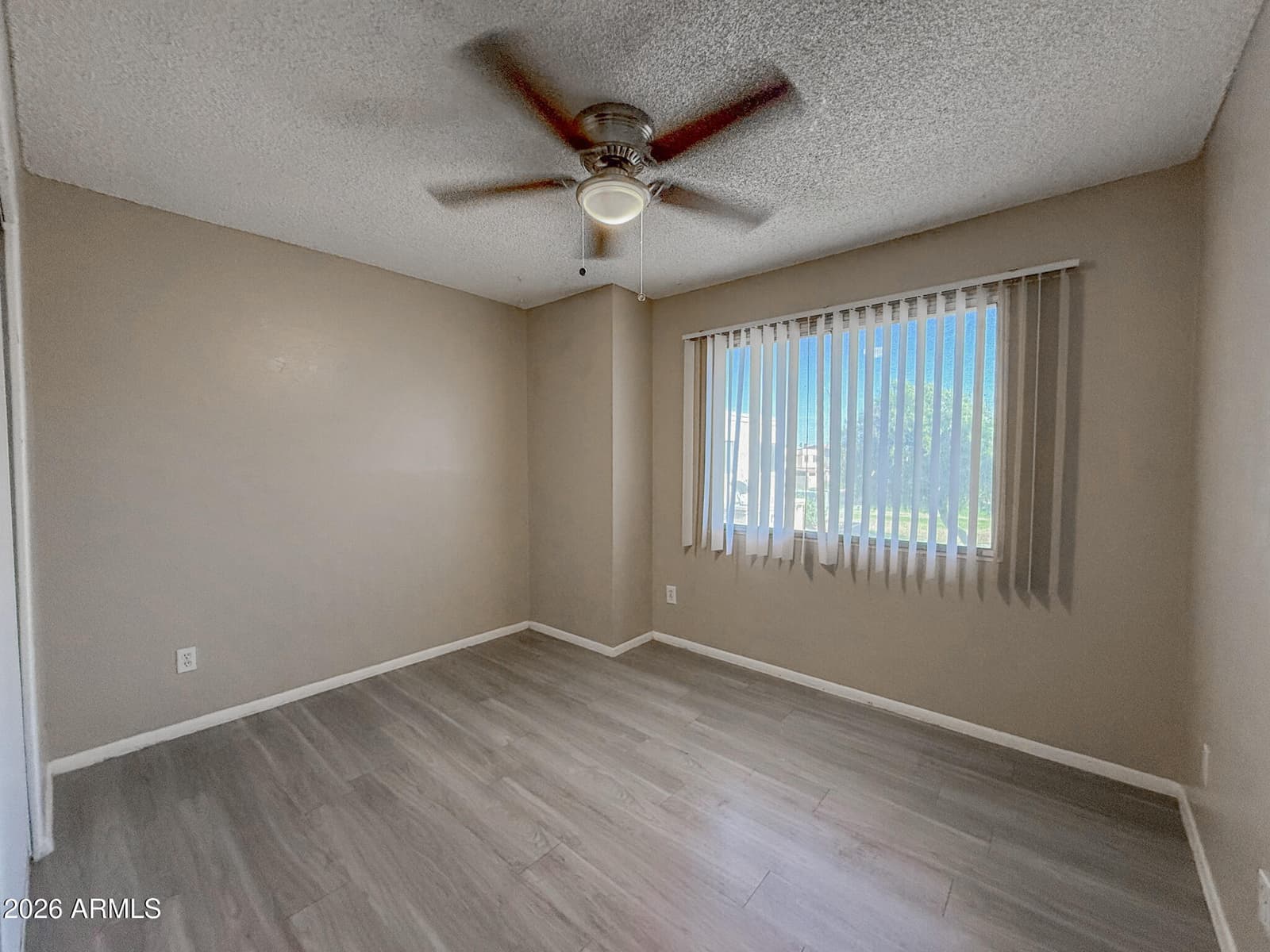 3955 W WONDERVIEW Road, Phoenix, AZ 85019 — photo 13 of 24