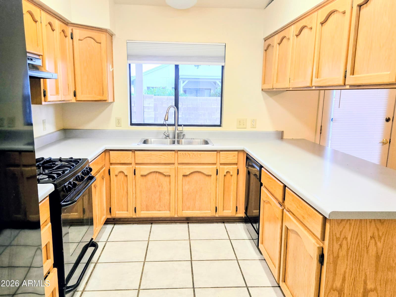 2899 NORTHRIDGE Street, Sierra Vista, AZ 85650 — photo 9 of 32
