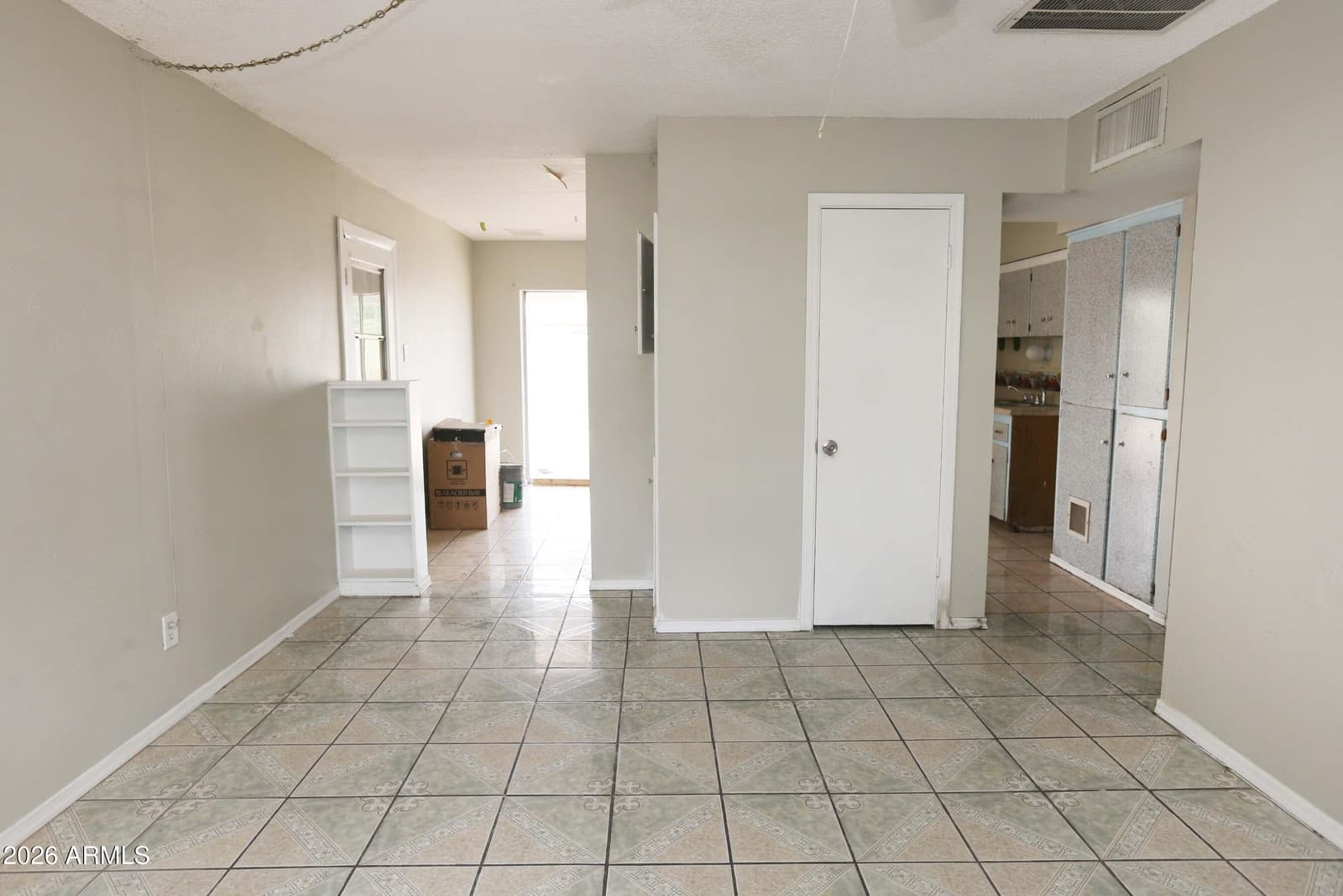 6902 W WOLF Street, Phoenix, AZ 85033 — photo 4 of 22