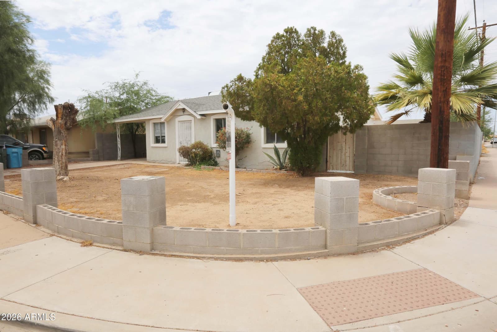 6902 W WOLF Street, Phoenix, AZ 85033 — photo 3 of 22