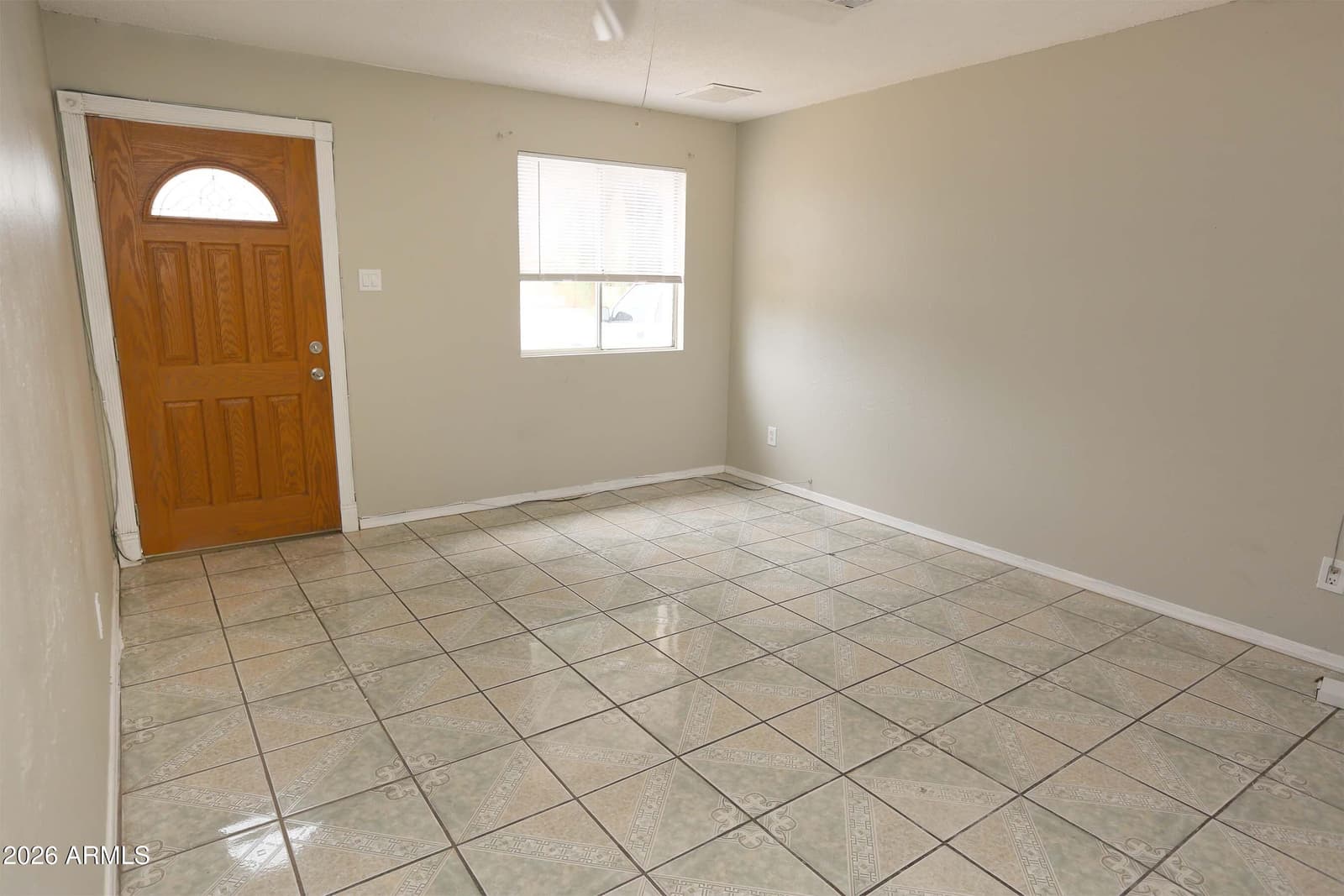 6902 W WOLF Street, Phoenix, AZ 85033 — photo 6 of 22