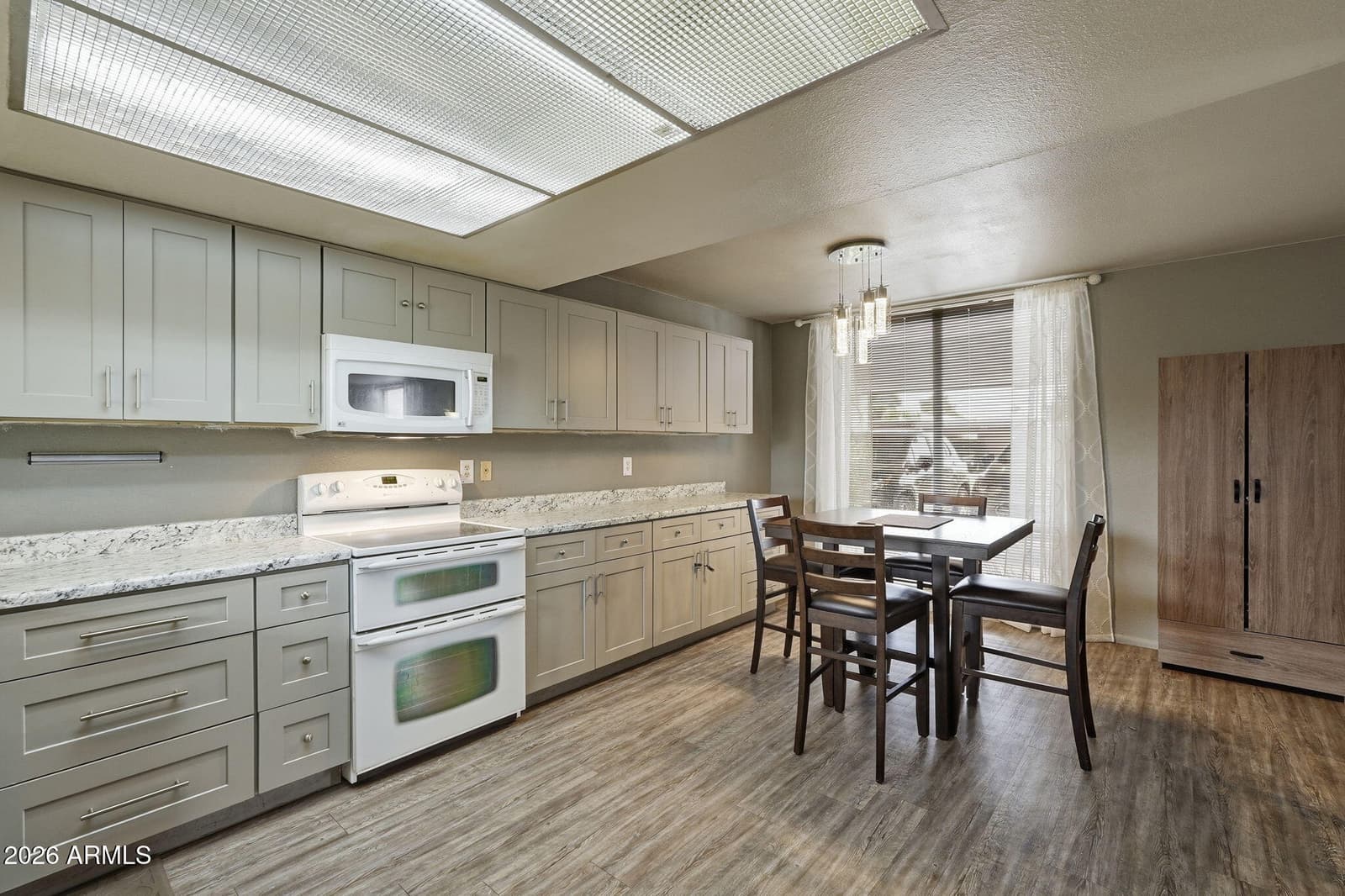 6327 N 34TH Lane, Phoenix, AZ 85017 — photo 8 of 27