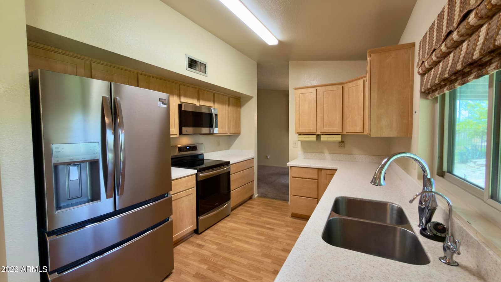 10121 W AVENIDA CORDONIZ, Phoenix, AZ 85037 — photo 5 of 21