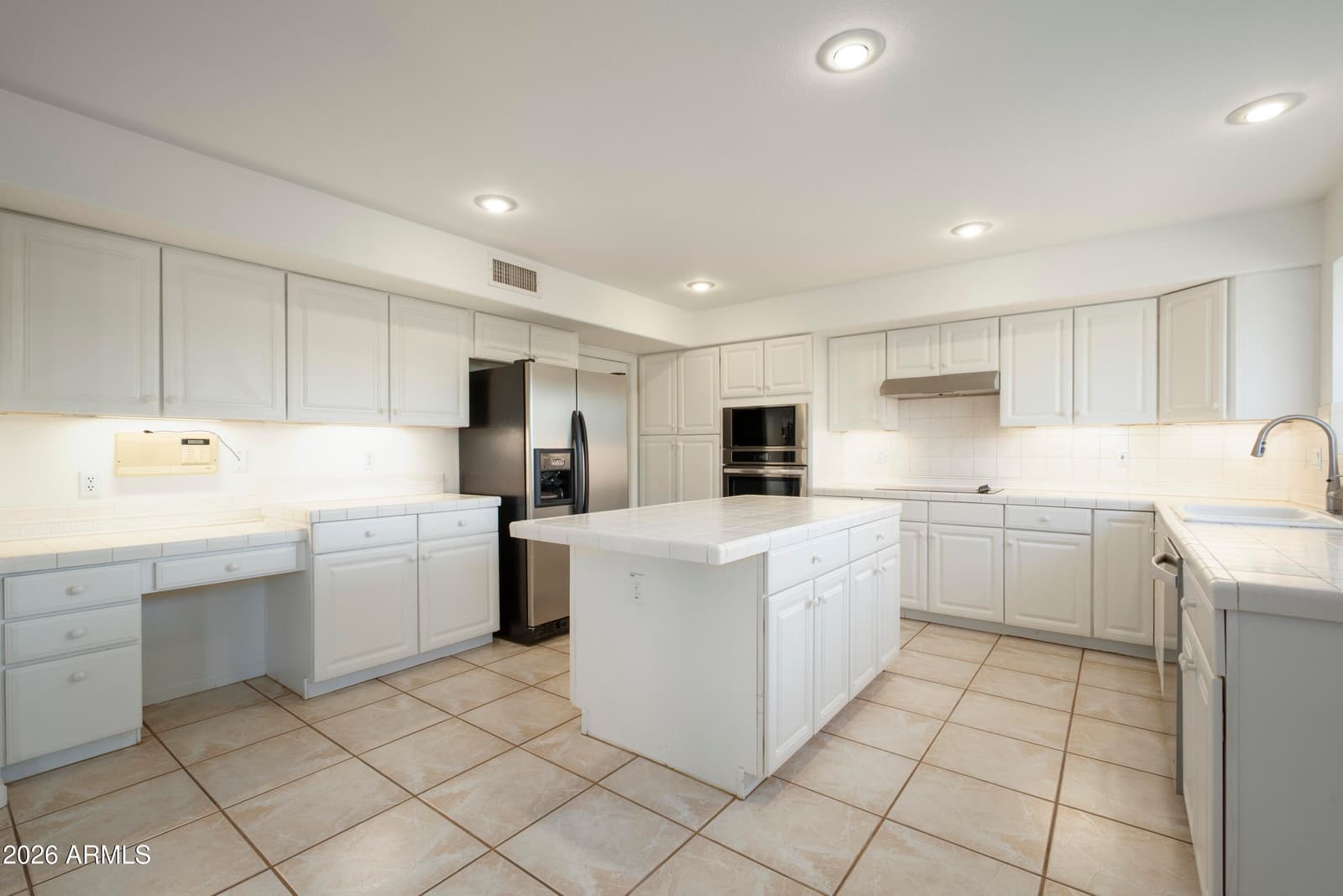 1424 E Horseshoe Avenue, Gilbert, AZ 85296 — photo 14 of 38