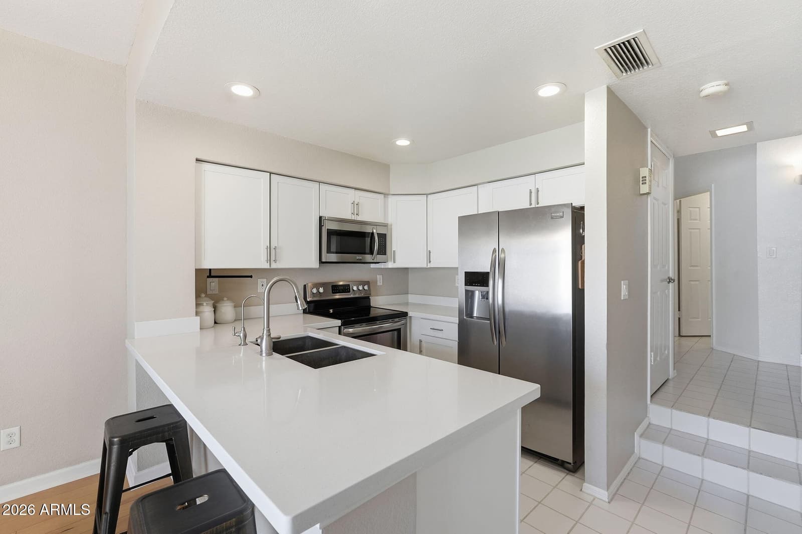 7716 S RITA Lane, Tempe, AZ 85284 — photo 10 of 37