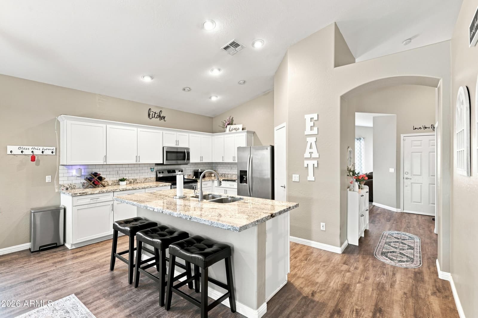 7625 W NORTHVIEW Avenue, Glendale, AZ 85303 — photo 8 of 39