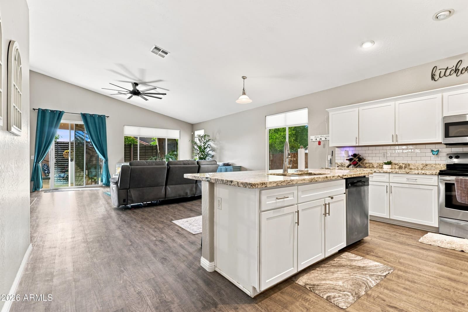 7625 W NORTHVIEW Avenue, Glendale, AZ 85303 — photo 9 of 39