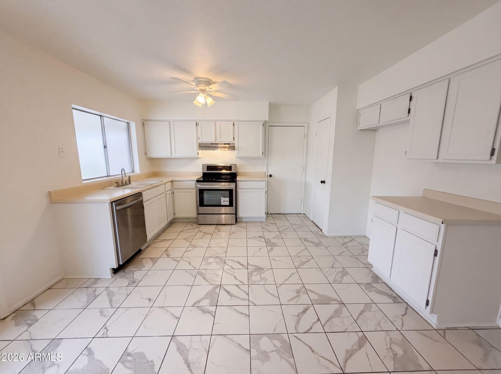 6036 N 72ND Drive, Glendale, AZ 85303 — photo 6 of 20