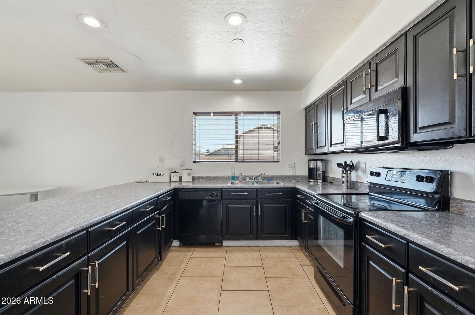 13547 W PECK Drive, Litchfield Park, AZ 85340 — photo 11 of 36