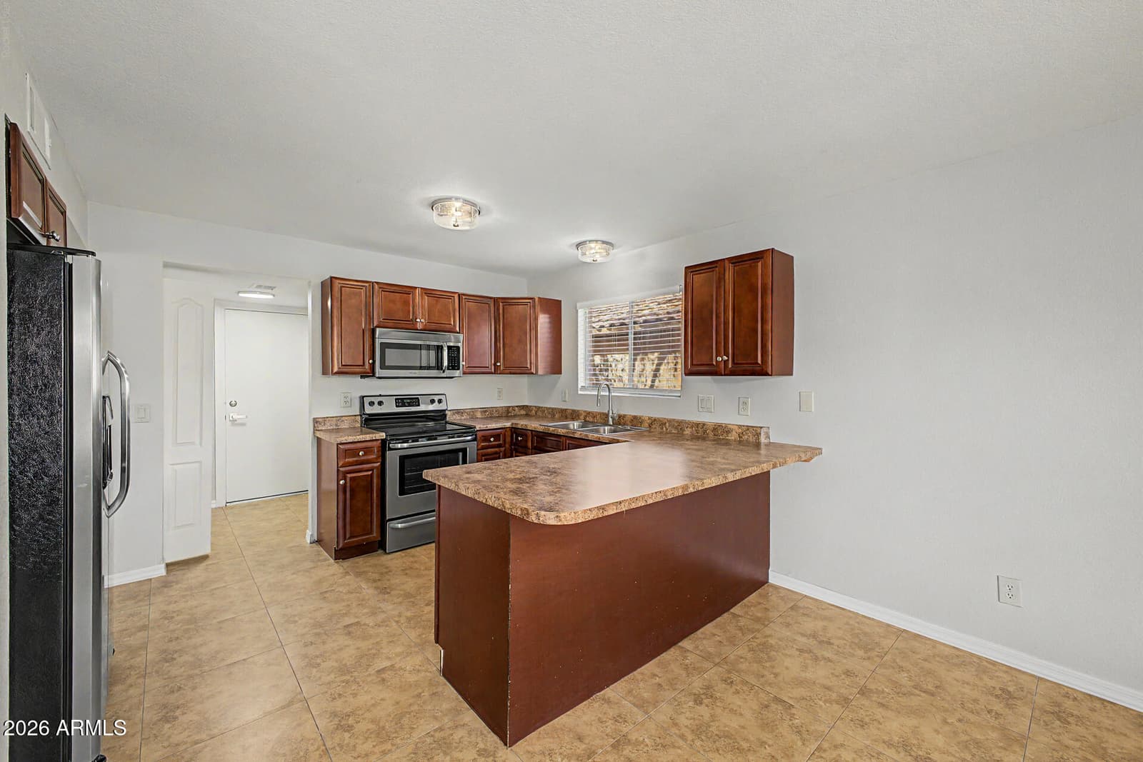 2922 E Woodland Drive, Phoenix, AZ 85048 — photo 13 of 40
