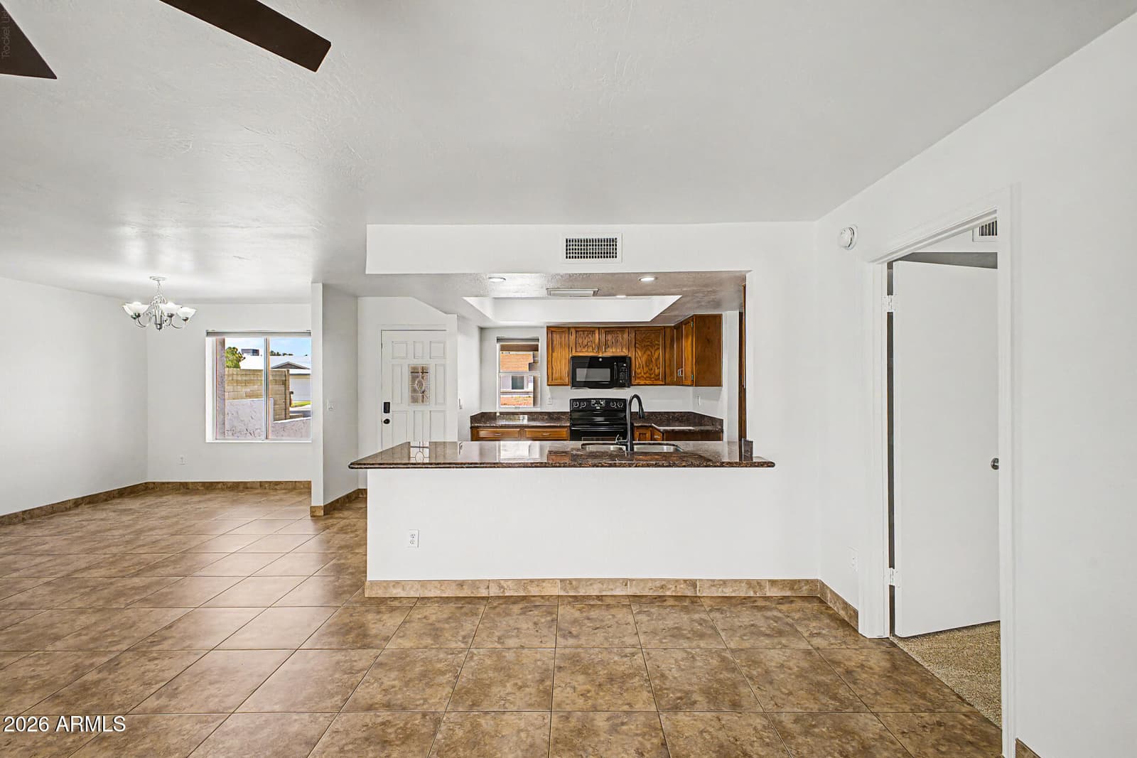 4035 W SURREY Avenue, Phoenix, AZ 85029 — photo 6 of 19