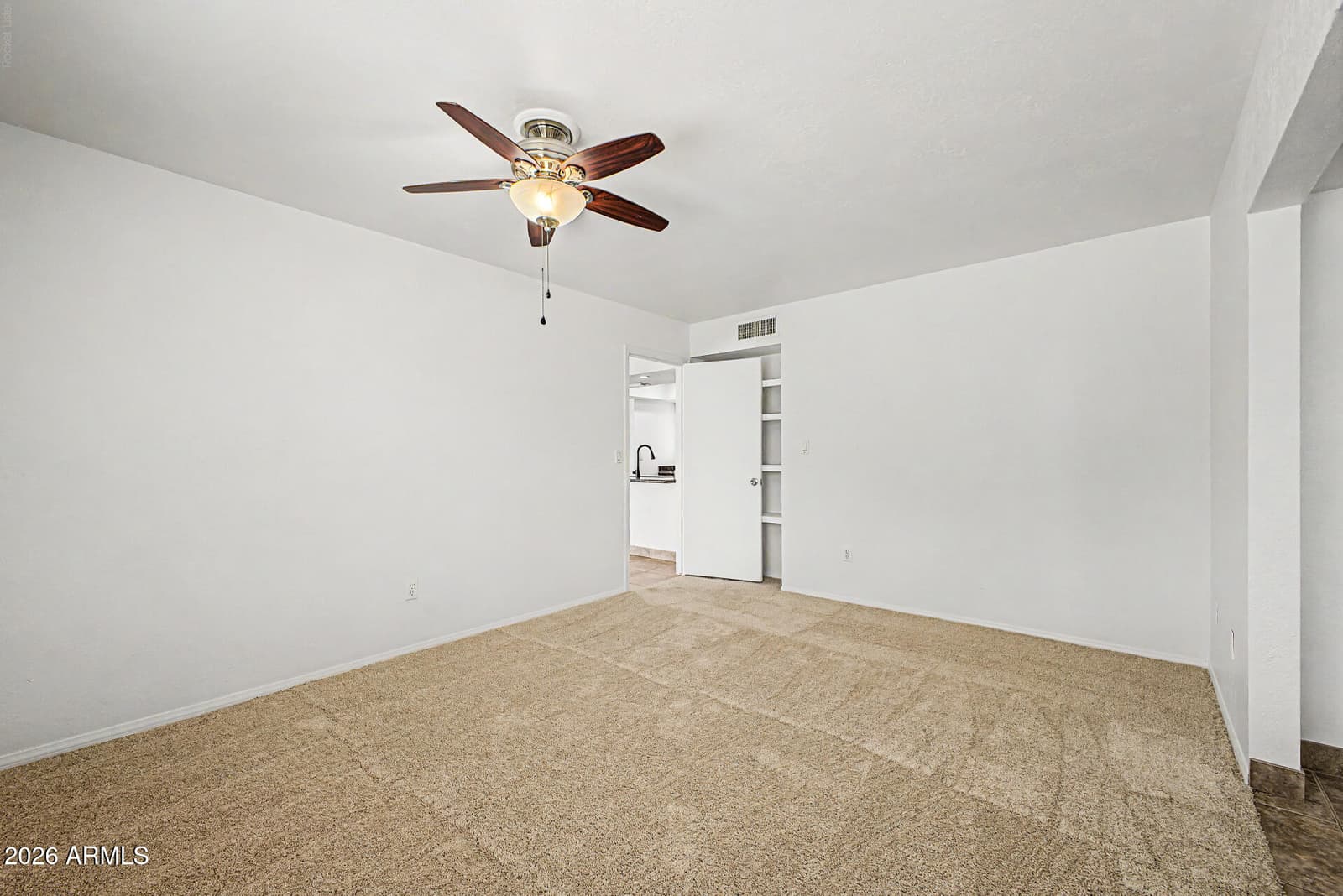 4035 W SURREY Avenue, Phoenix, AZ 85029 — photo 9 of 19