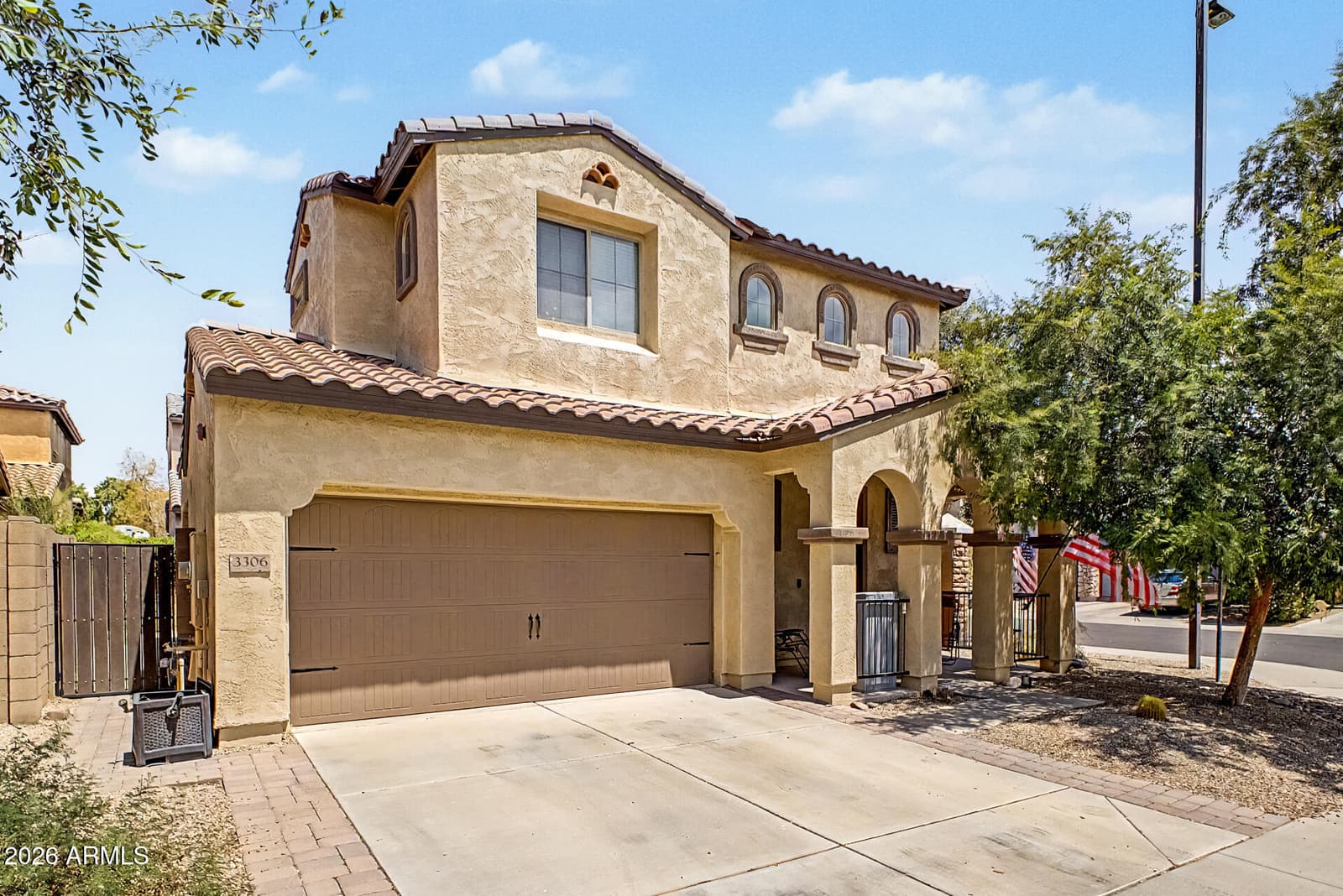 3306 E MEADOWVIEW Drive, Gilbert, AZ 85298 — photo 1 of 104