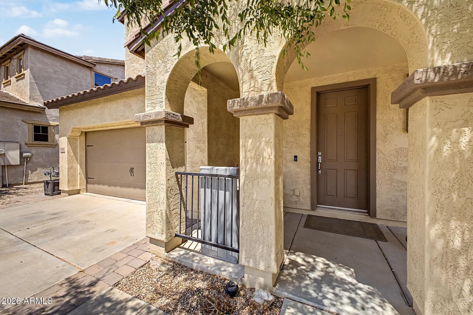 3306 E MEADOWVIEW Drive, Gilbert, AZ 85298 — photo 2 of 104