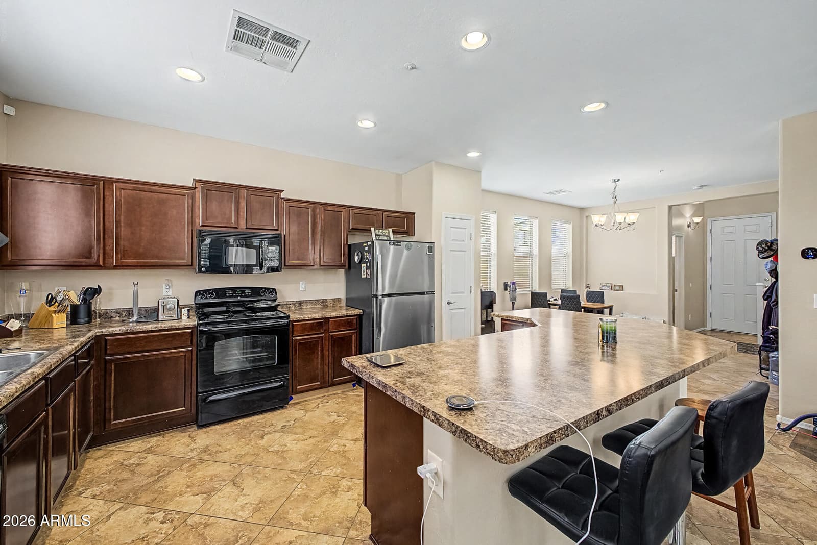 3306 E MEADOWVIEW Drive, Gilbert, AZ 85298 — photo 4 of 104