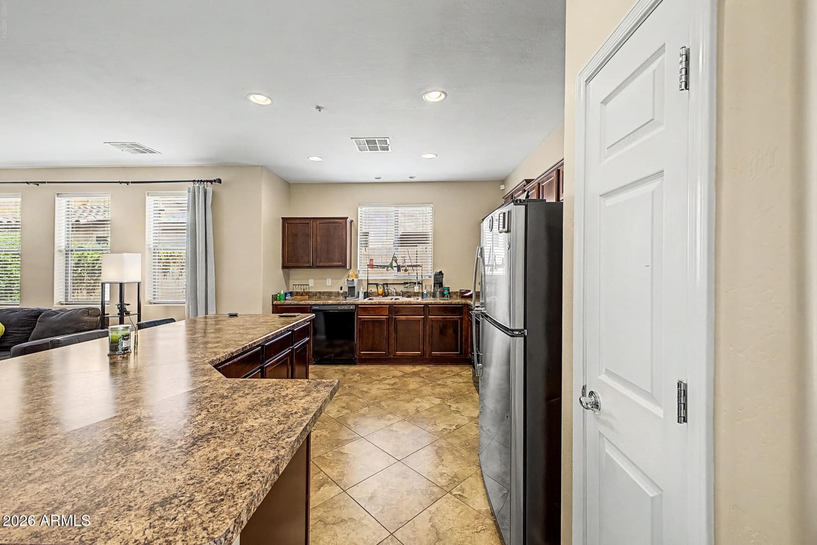 3306 E MEADOWVIEW Drive, Gilbert, AZ 85298 — photo 11 of 104
