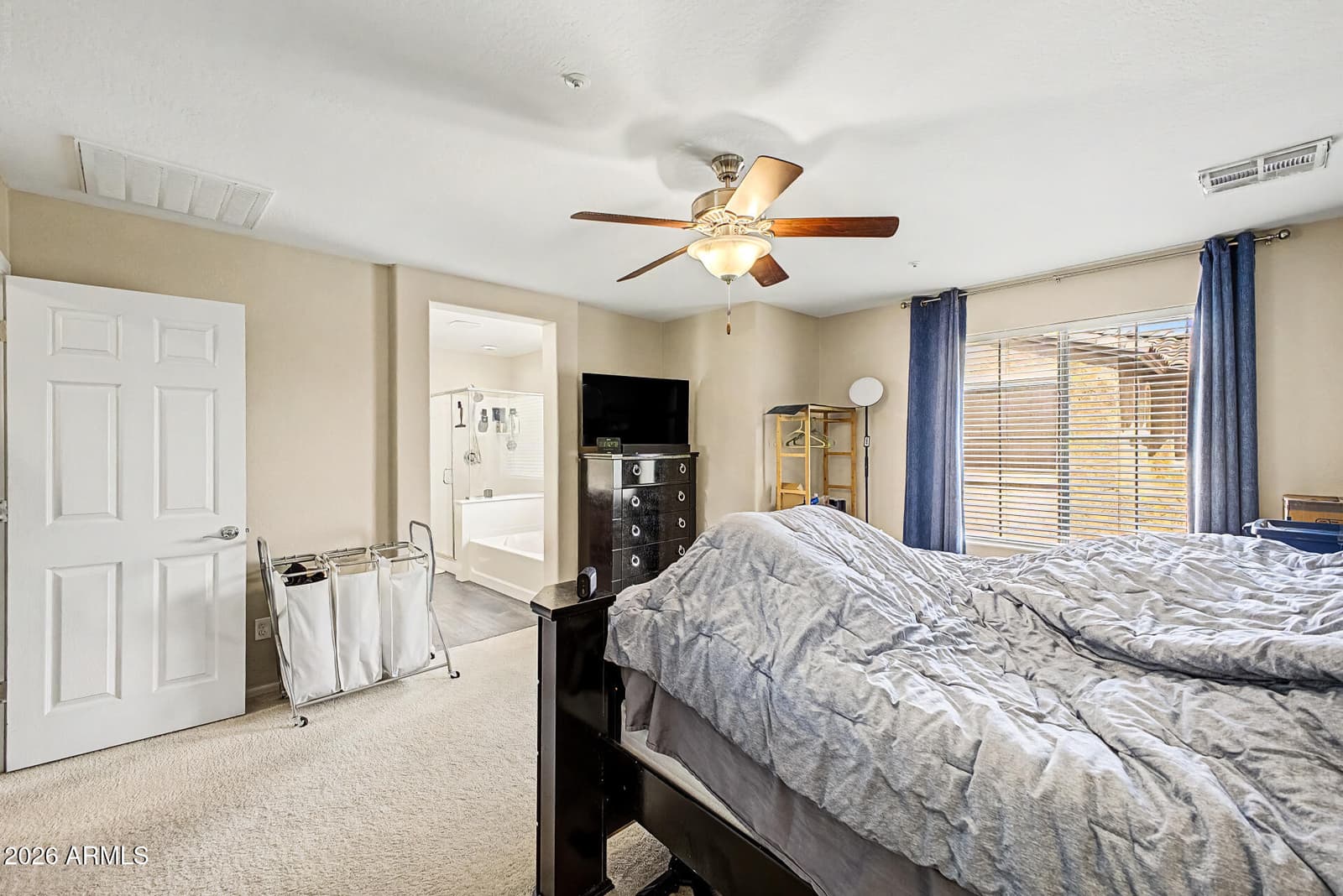 3306 E MEADOWVIEW Drive, Gilbert, AZ 85298 — photo 15 of 104