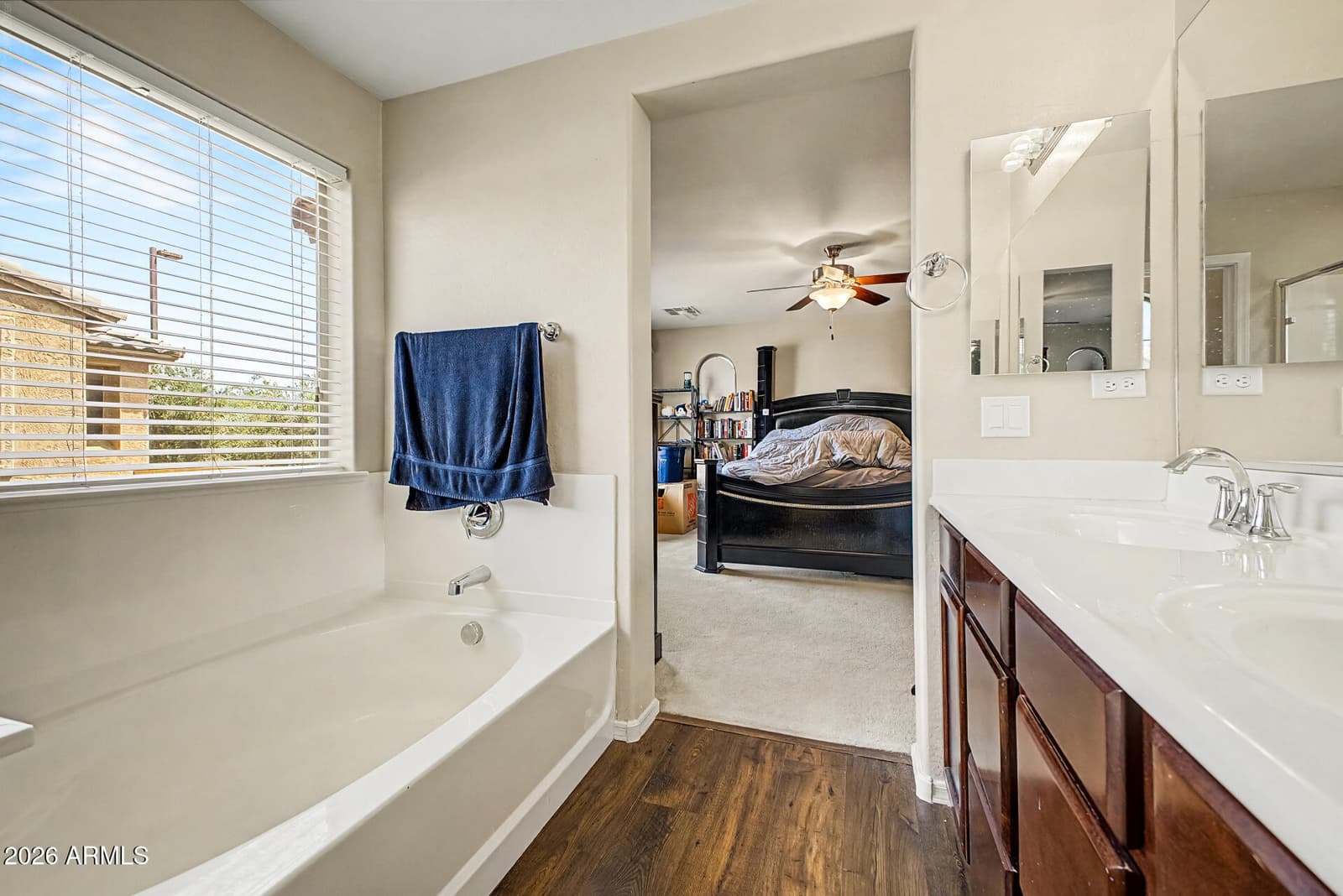 3306 E MEADOWVIEW Drive, Gilbert, AZ 85298 — photo 19 of 104