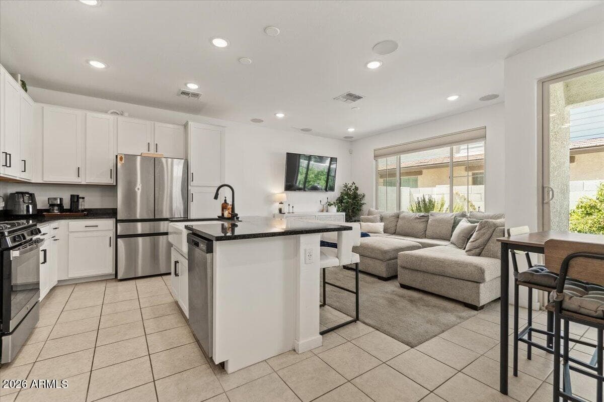 2786 S APACHE Drive, Chandler, AZ 85286 — photo 5 of 35