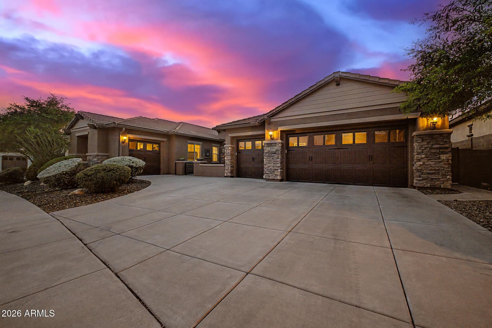 27814 N 15TH Drive, Phoenix, AZ 85085 — photo 8 of 63