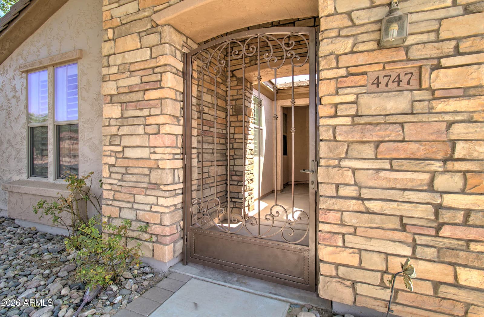 4747 E BLUE SPRUCE Lane, Gilbert, AZ 85298 — photo 4 of 56