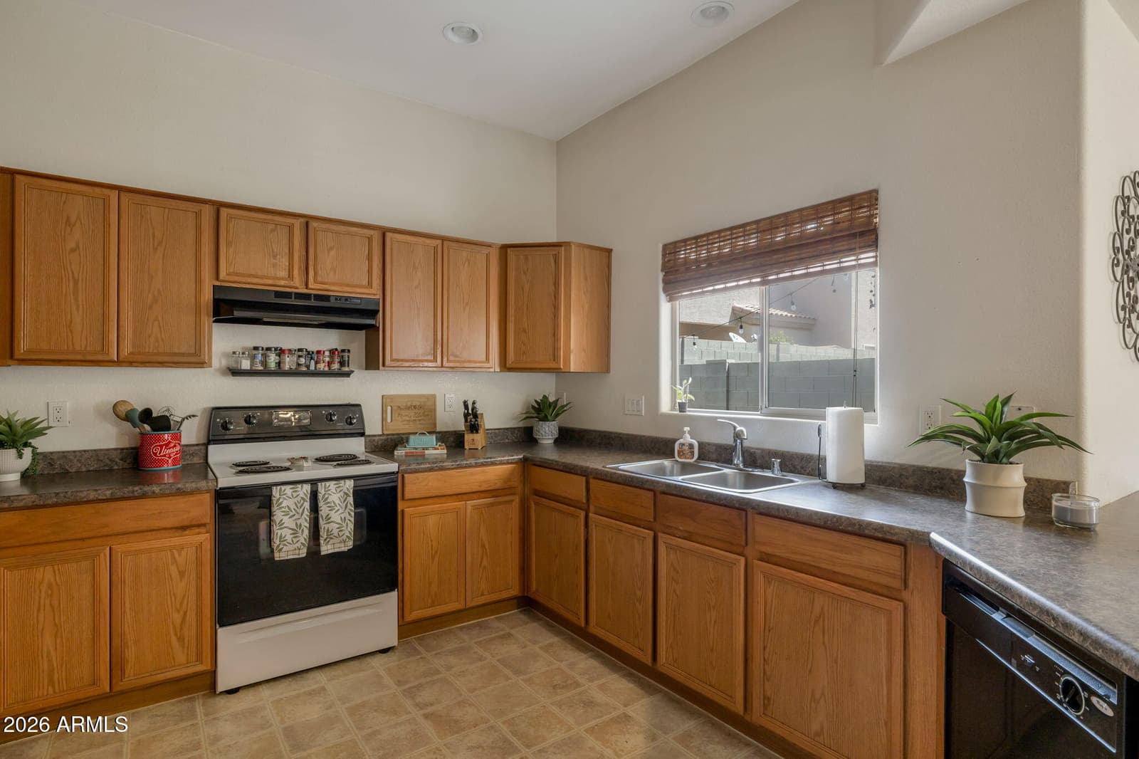 8008 W ZOE ELLA Way, Peoria, AZ 85382 — photo 6 of 23