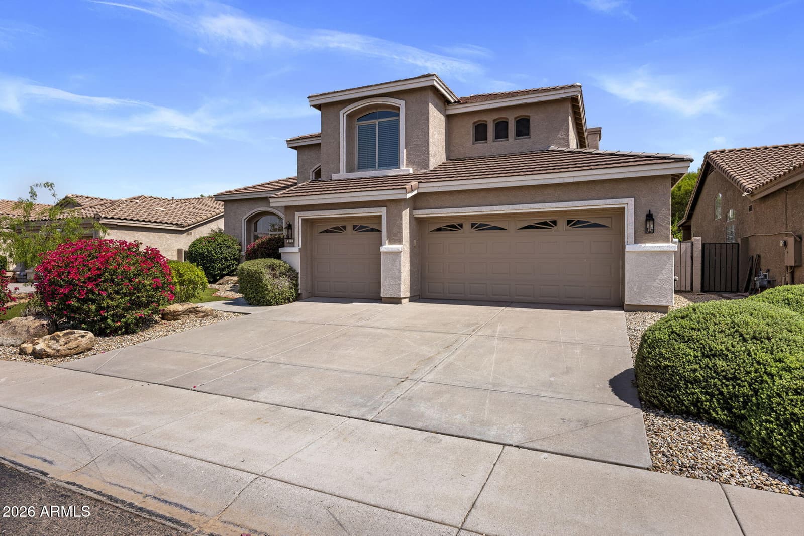 4718 E VIA MONTOYA Drive, Phoenix, AZ 85050 — photo 9 of 47