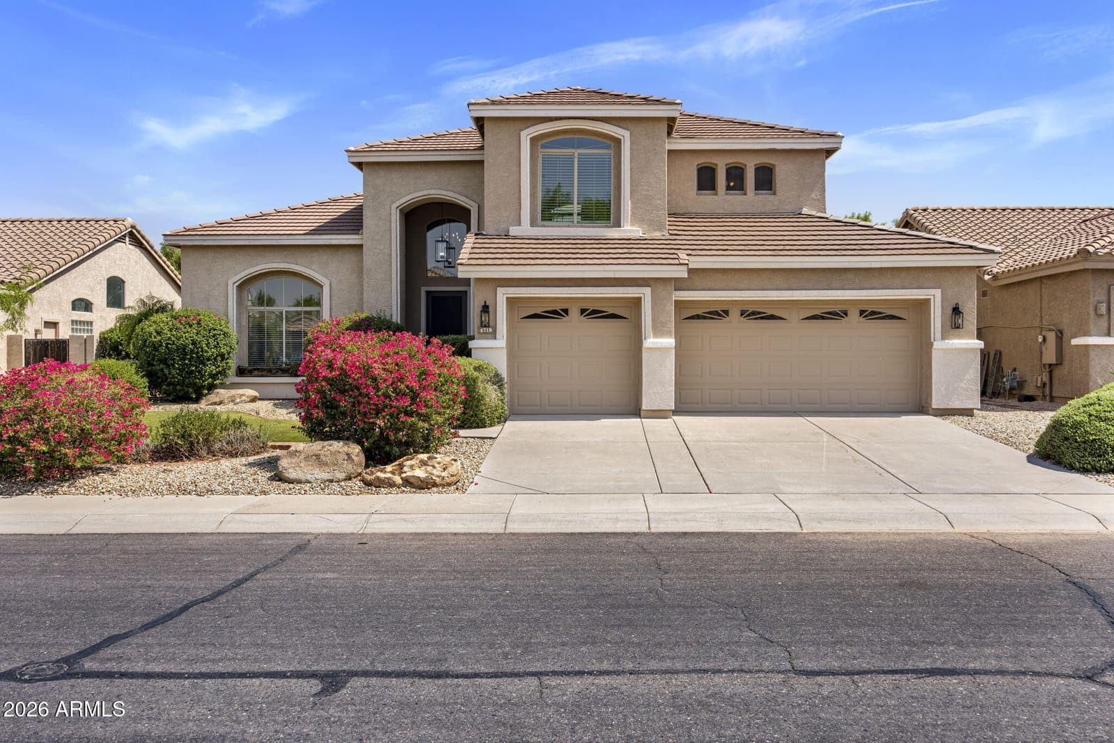 4718 E VIA MONTOYA Drive, Phoenix, AZ 85050 — photo 8 of 47