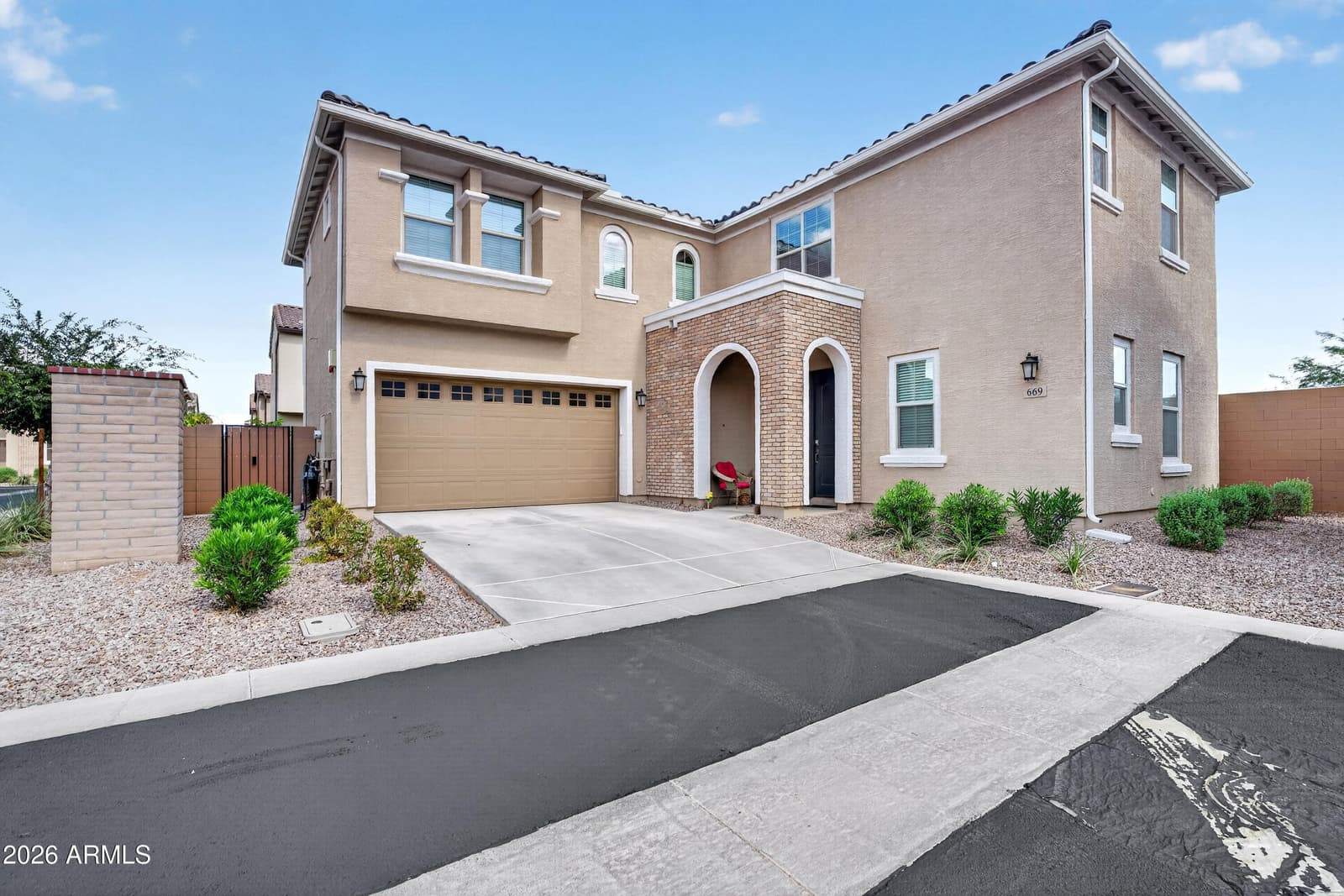 669 S SANDERS Drive, Gilbert, AZ 85296 — photo 3 of 54