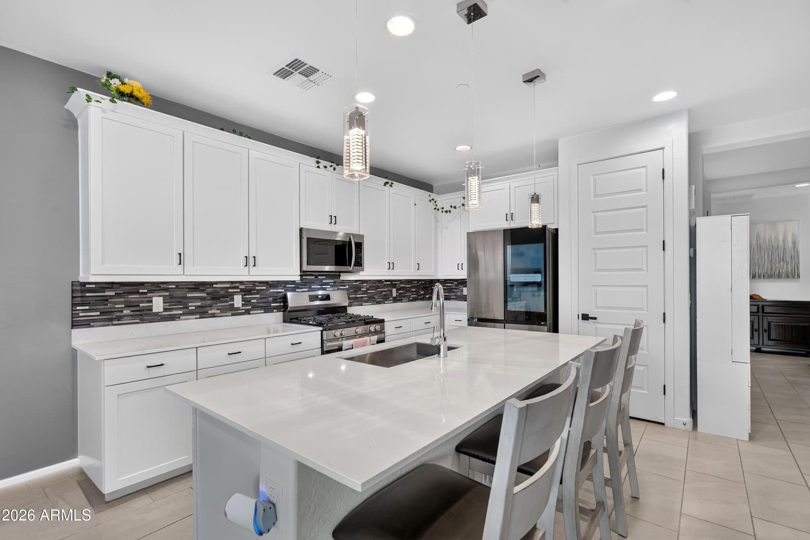 669 S SANDERS Drive, Gilbert, AZ 85296 — photo 11 of 54