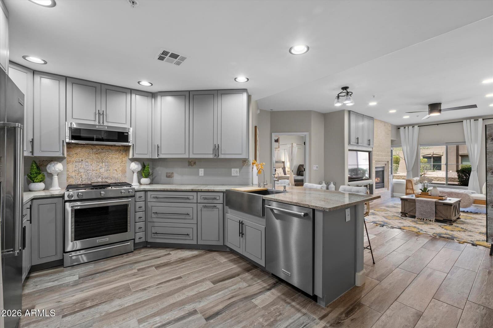 5350 E DEER VALLEY Drive 1250, Phoenix, AZ 85054 — photo 8 of 30