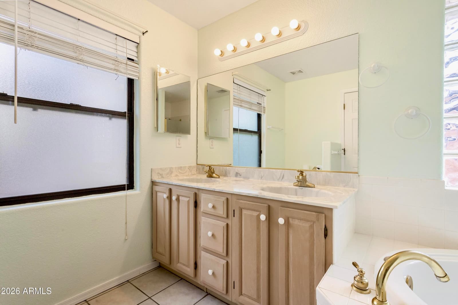 5255 HIGHLAND SHADOWS Drive, Sierra Vista, AZ 85635 — photo 16 of 33